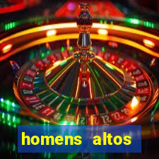 homens altos sarados pelados